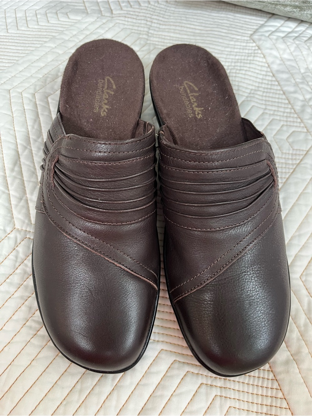 Clarks Women's Slip-On work shoes 
in Dark Brown 7.5